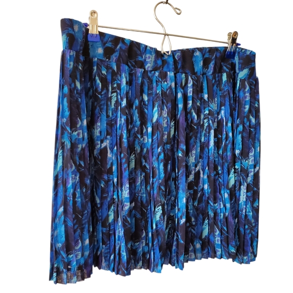 New York & Company Blue & Black Accordian Pleated Short Skirt Size XL Pre-Owned - Picture 6 of 10